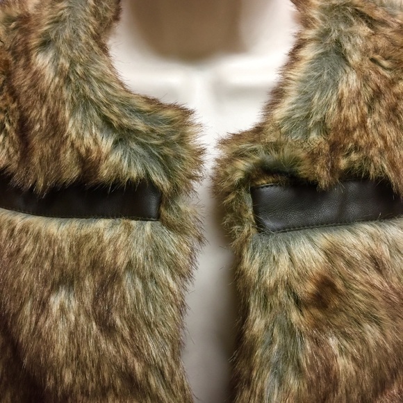 Members Only Faux Fur Vest NWOT - Picture 2 of 7